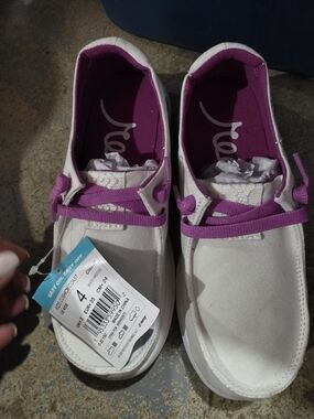 Reef White Slip-On Kids Shoes with Purple Accents